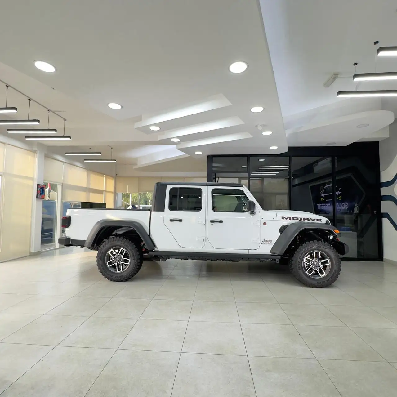 جيب جلادياتور 2025 3.6L