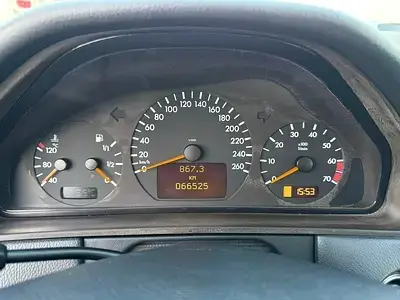 مرسيدس بنز E Class 2001 2.4L