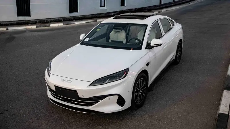 بي واي دي سيل 2025