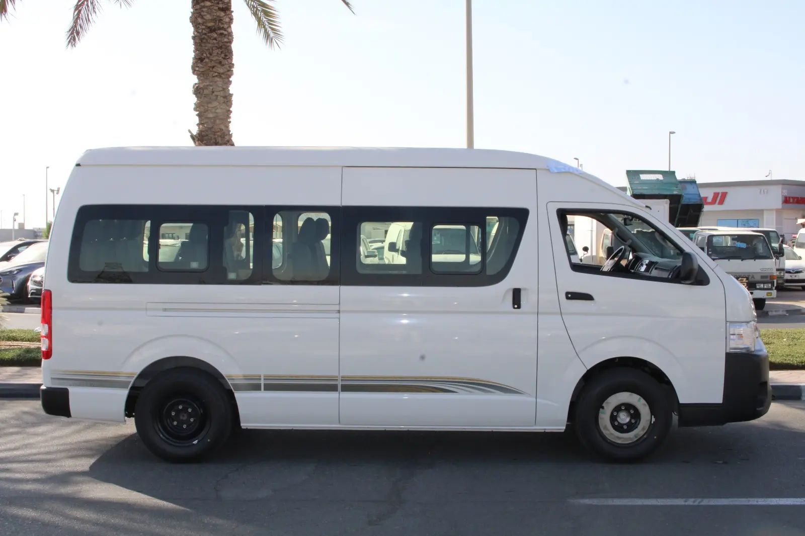 Toyota Hiace 2025 2.7L