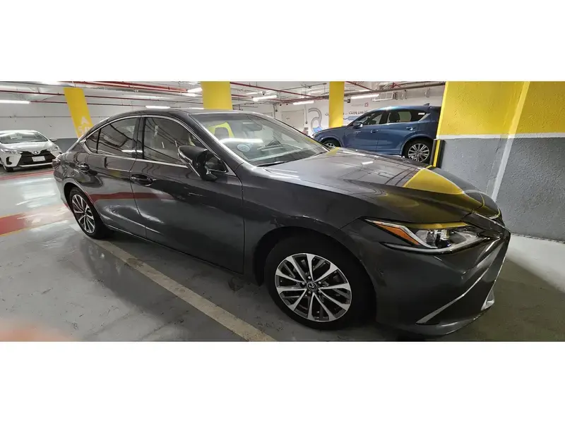 Lexus ES 2022