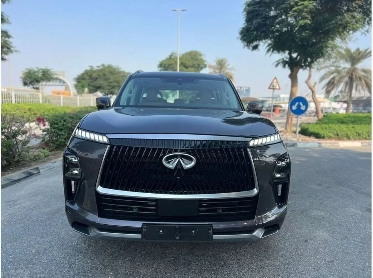 Infiniti QX80 2025 3.5L