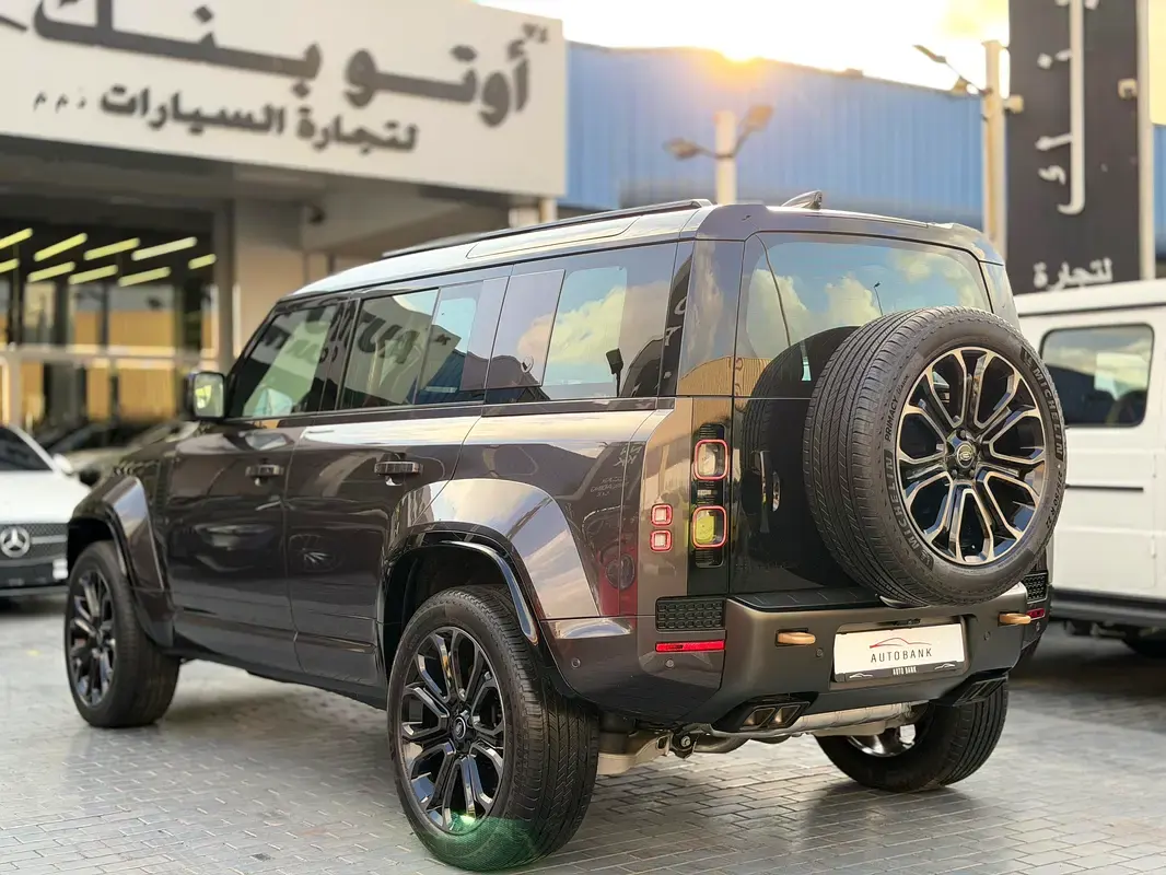 Land Rover Defender 2025