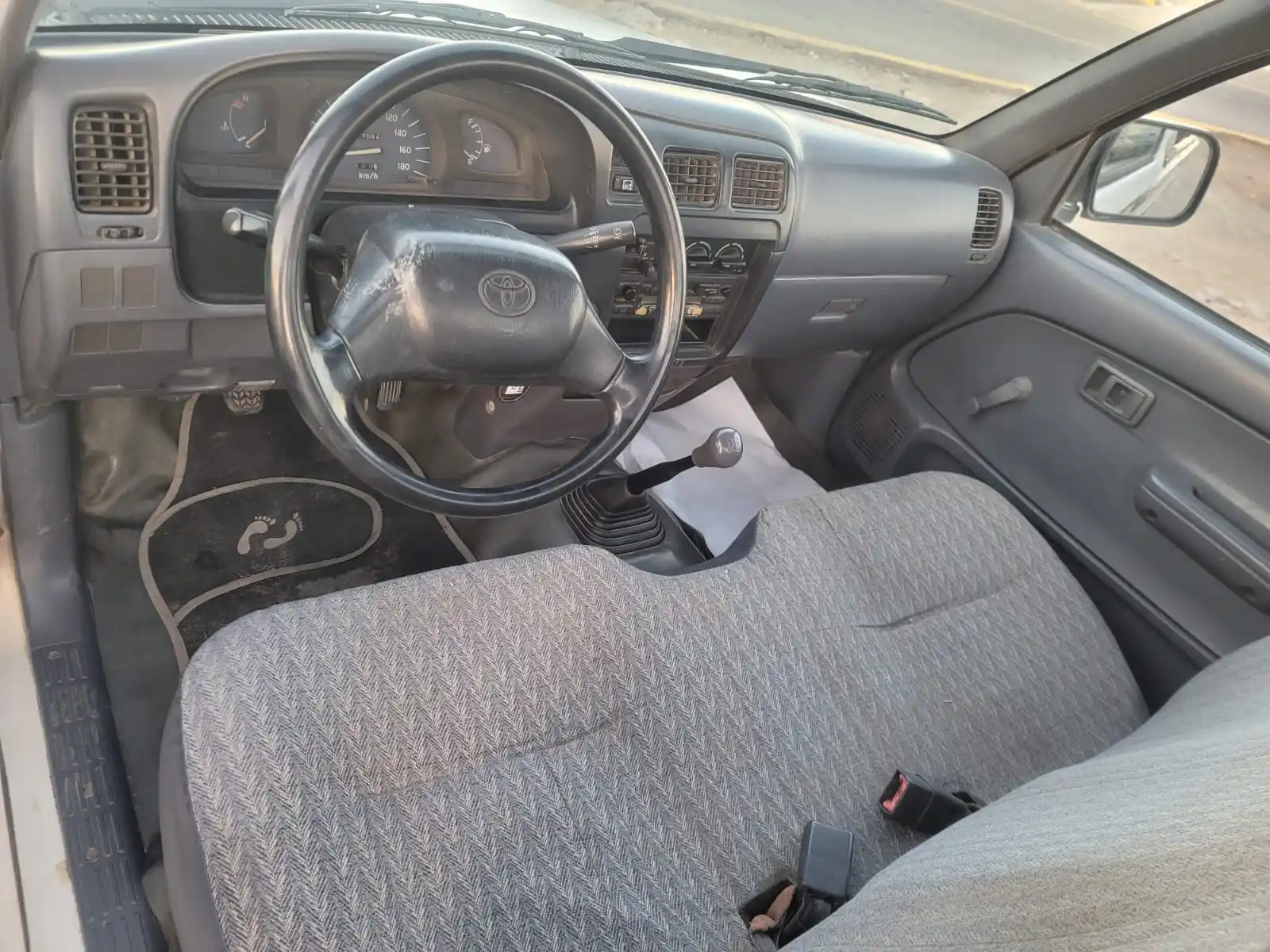 تويوتا هيلوكس 2003 2.4L