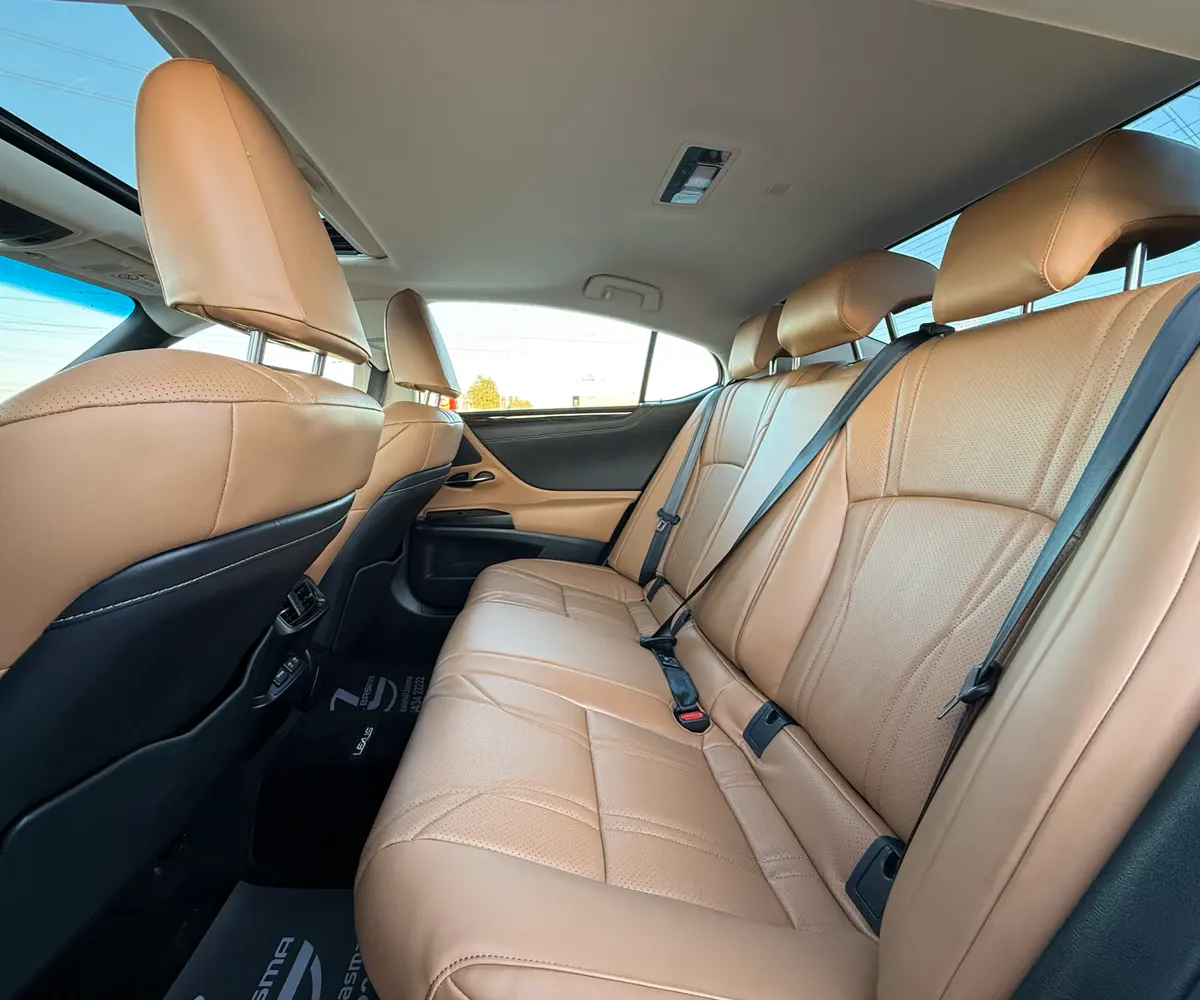 Lexus ES 2020