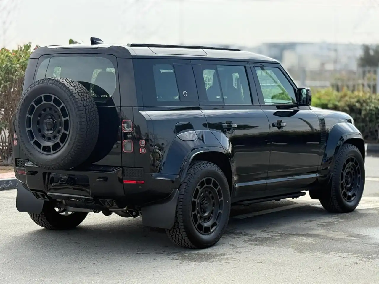 لاند روفر ديفندر 2026 undefinedL