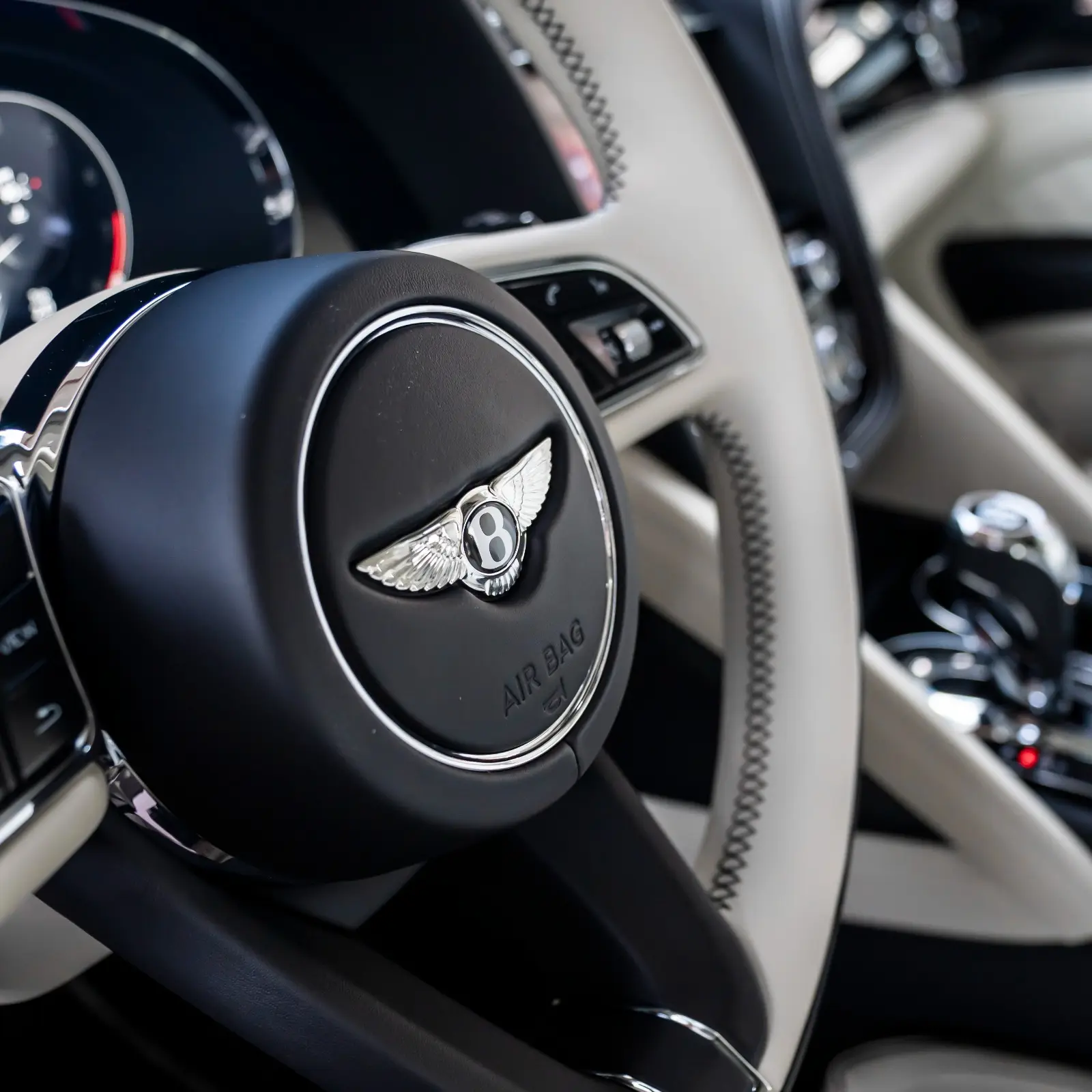 بنتلي بينتايجا 2023