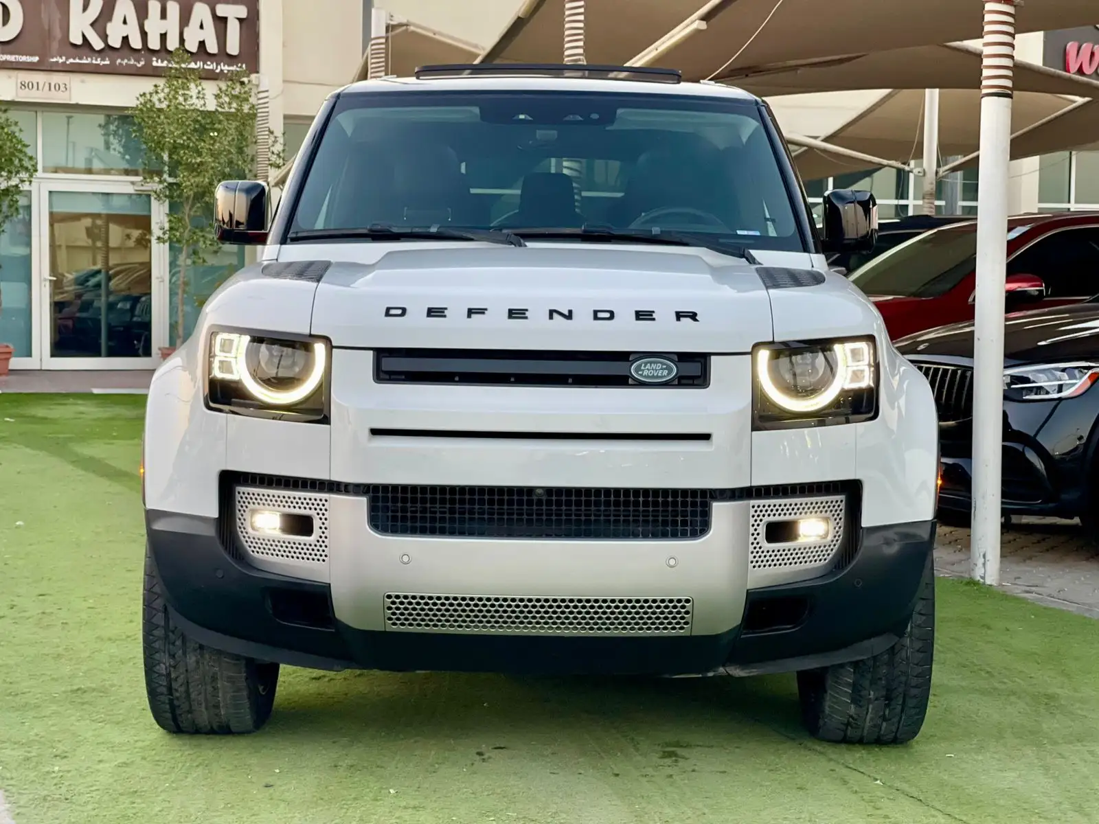 Land Rover Defender 2024