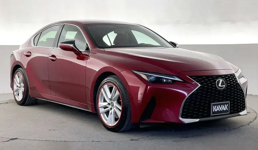 Lexus IS 2022