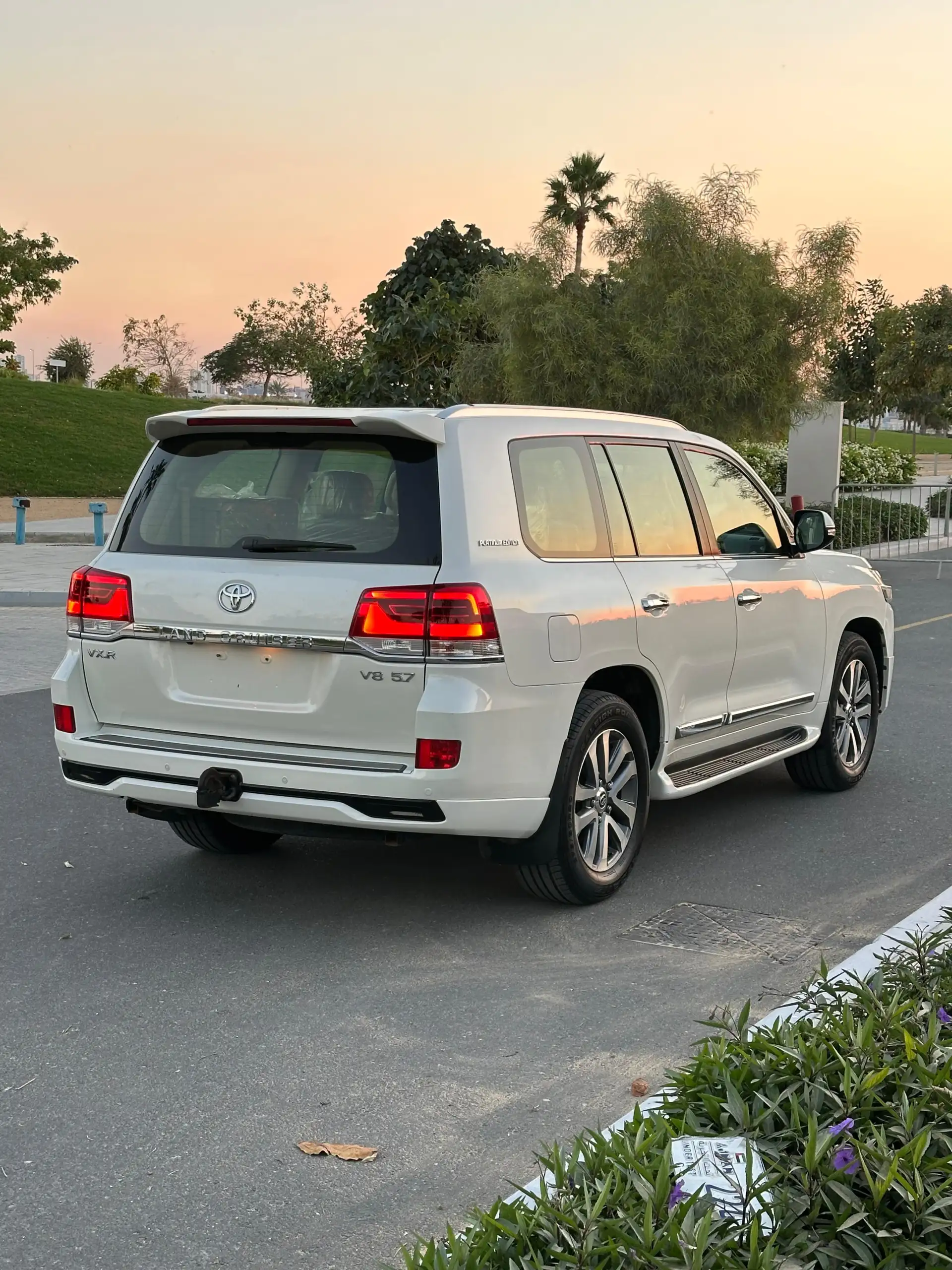 تويوتا لاند كروزر 2018 5.7L