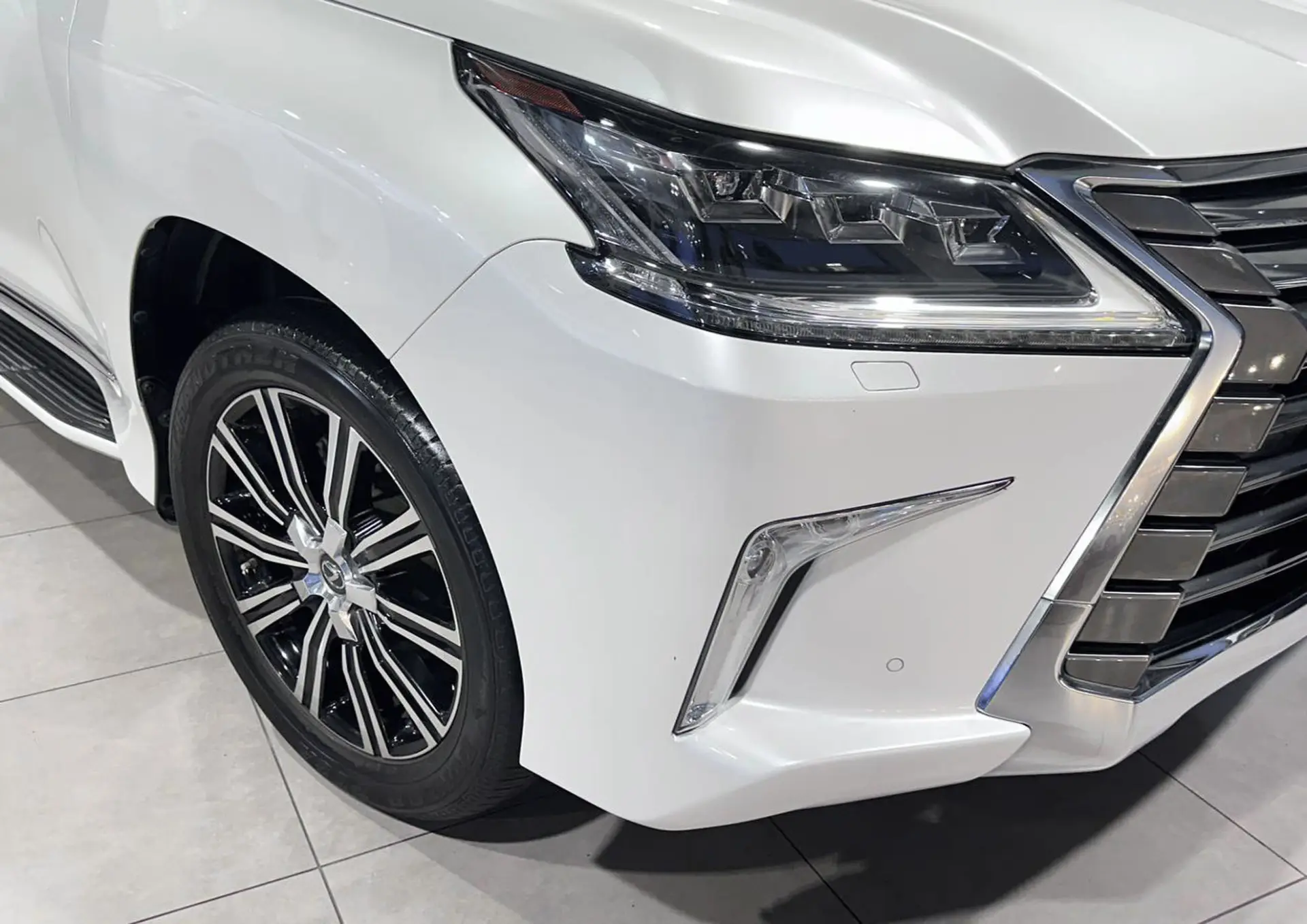Lexus LX 2018 5.7L