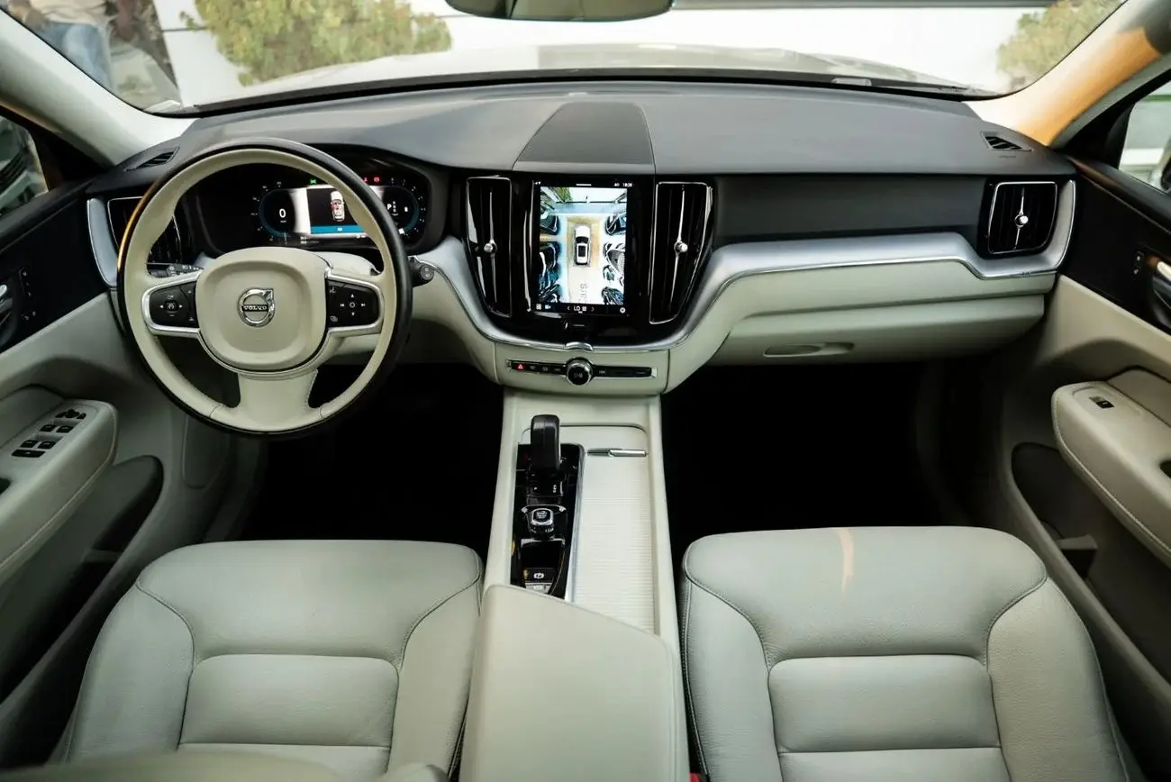 فولفو XC 60 2022 2L
