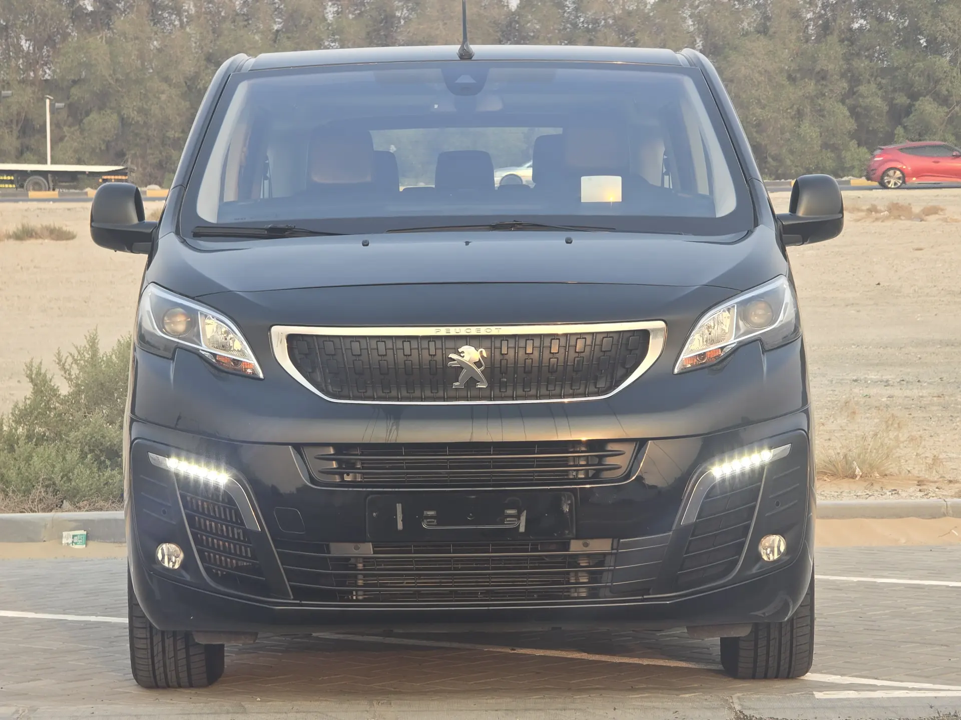 بيجو ترافلر 2020