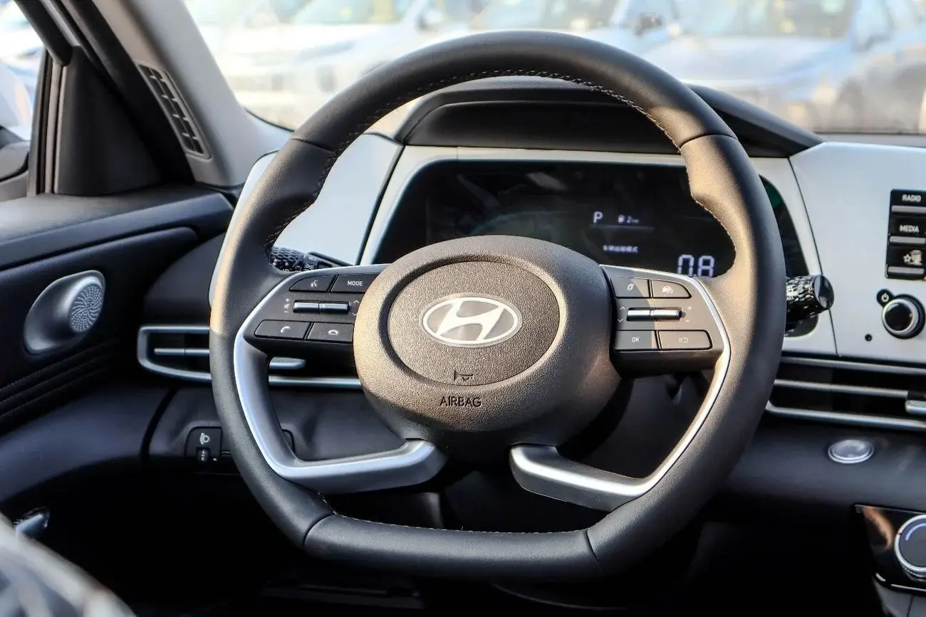 Hyundai Elantra 2025