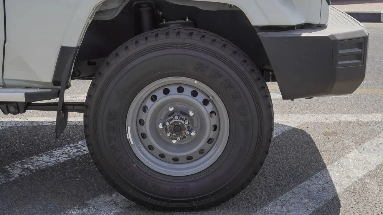 Toyota Land Cruiser 70 2025 4L