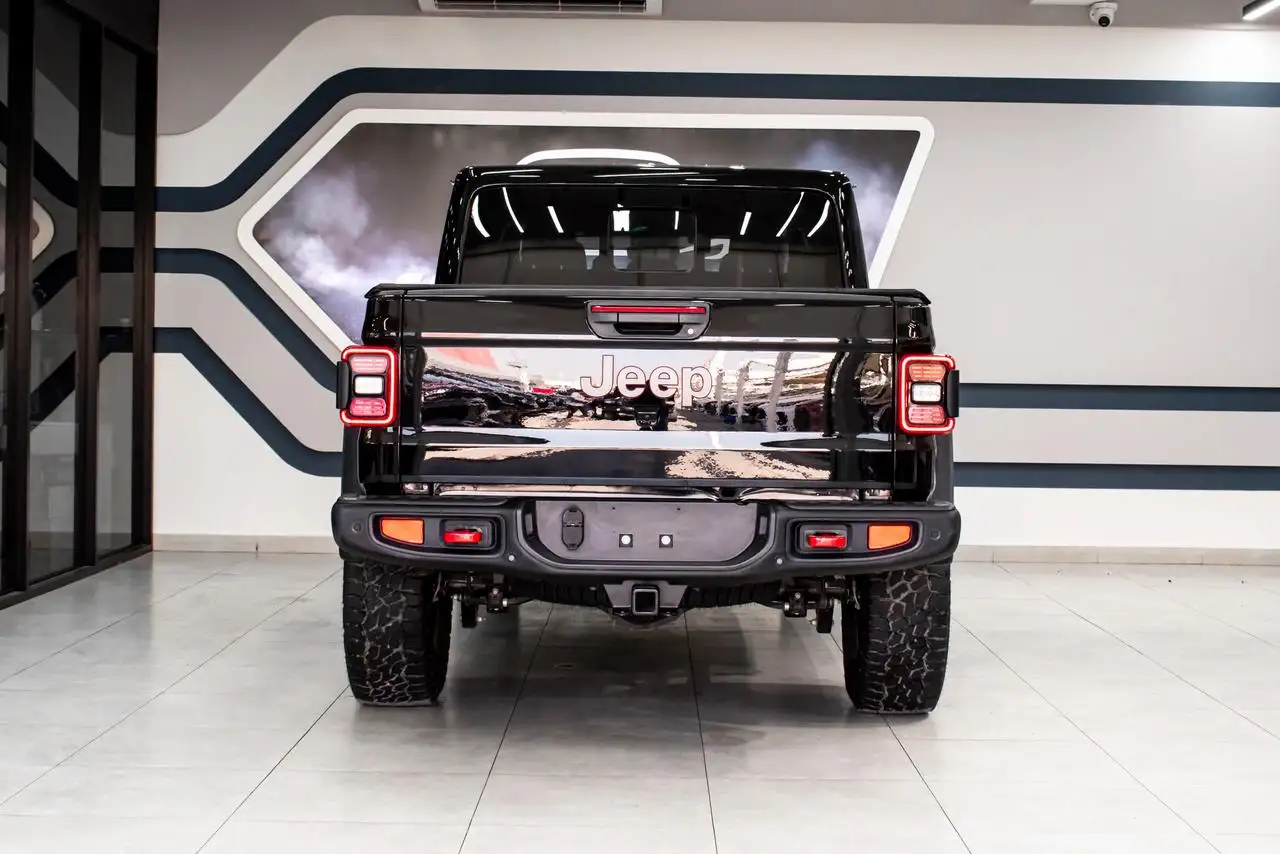 جيب جلادياتور 2025 3.6L