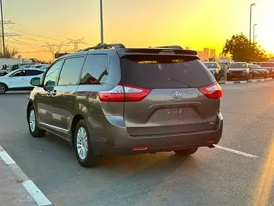 Toyota Sienna 2016