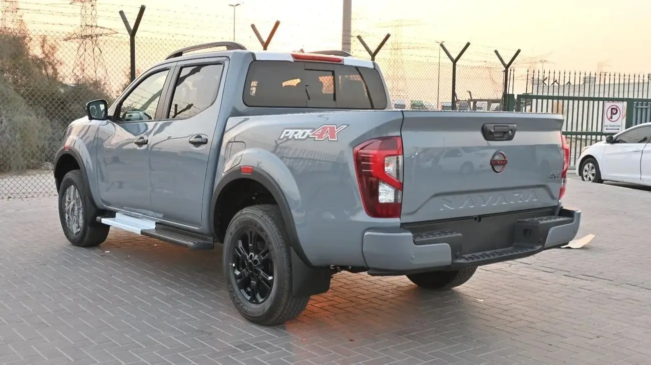 نيسان نافارا 2025 2.5L