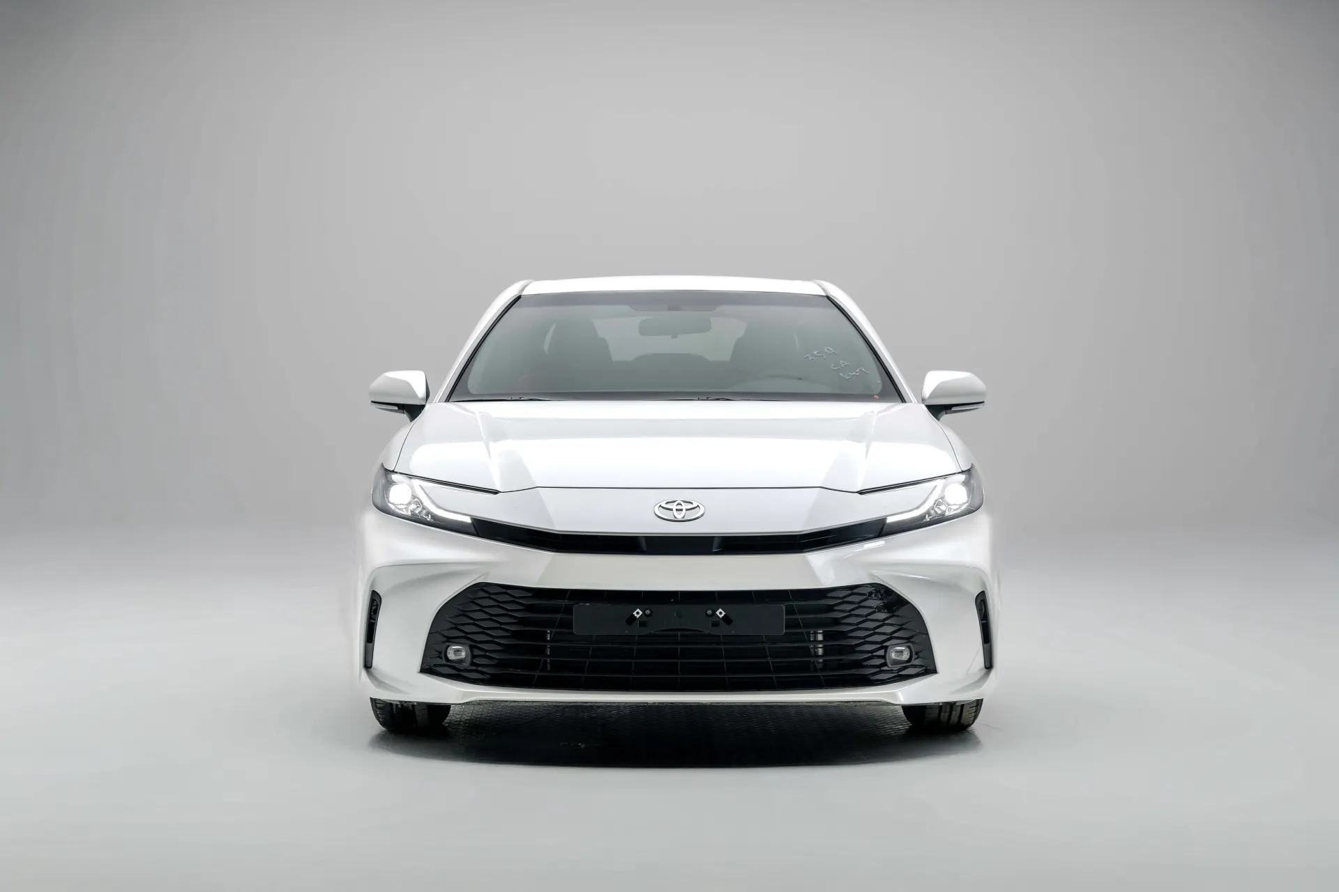 تويوتا Camry HEV 2026 2.5L