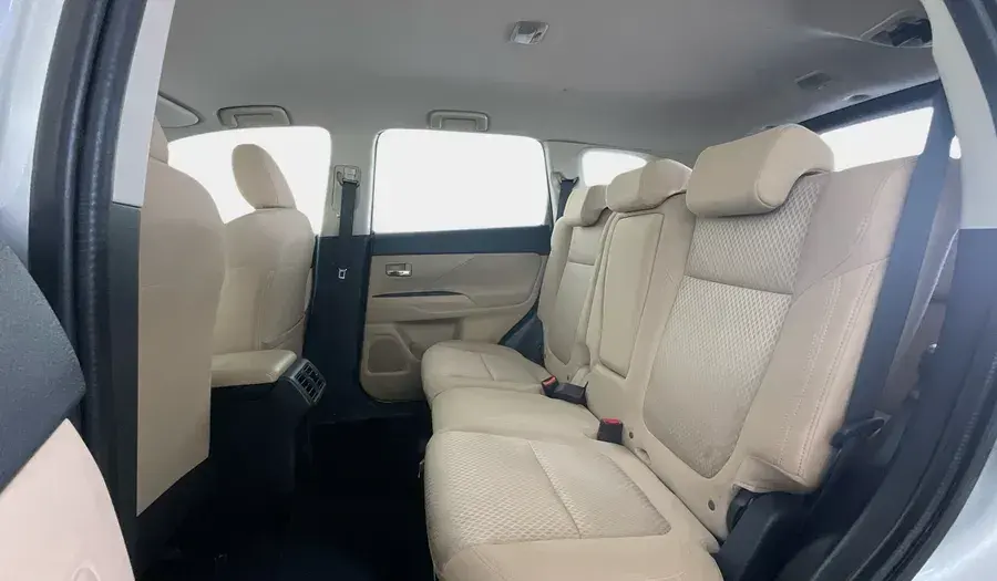 Mitsubishi Outlander 2022 2.4L