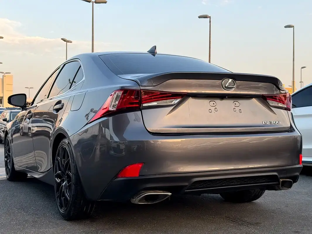 Lexus IS 2019