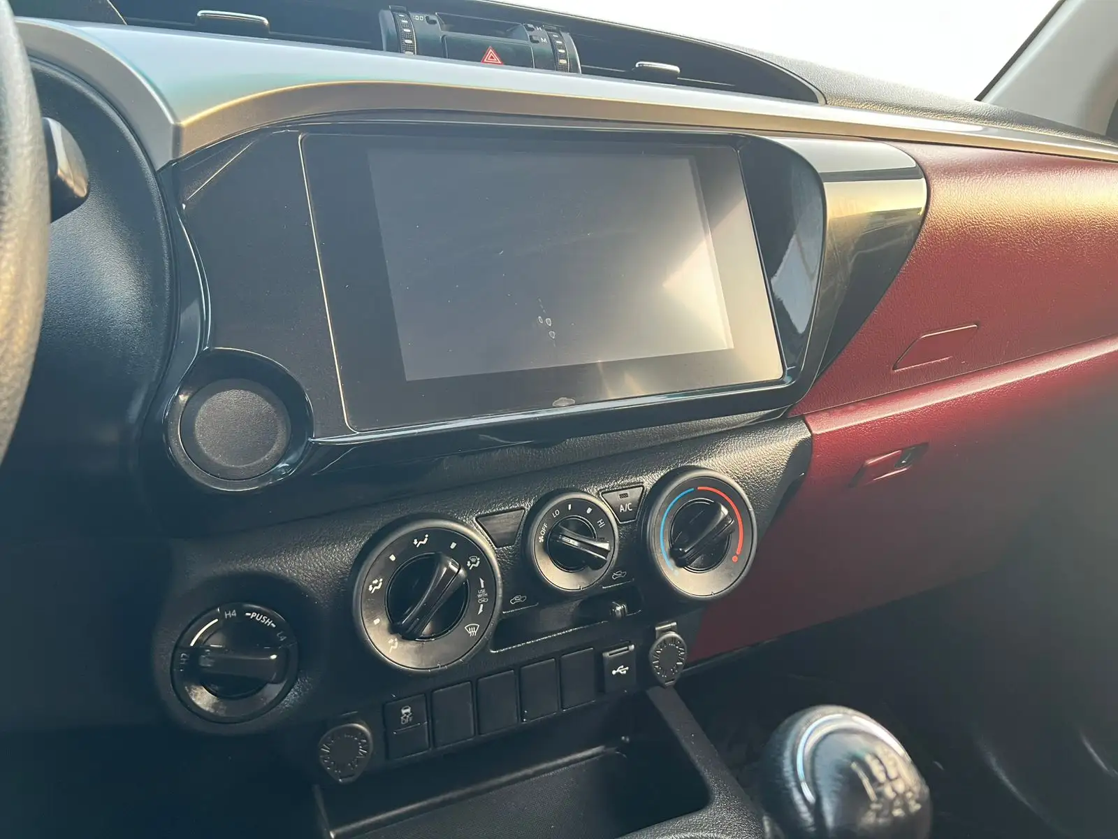 تويوتا هيلوكس 2024