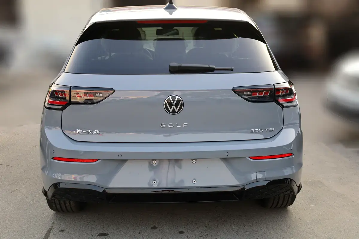 فولكس واجن جولف ار 2025