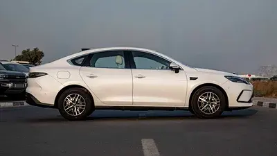 بي واي دي سيل 2025