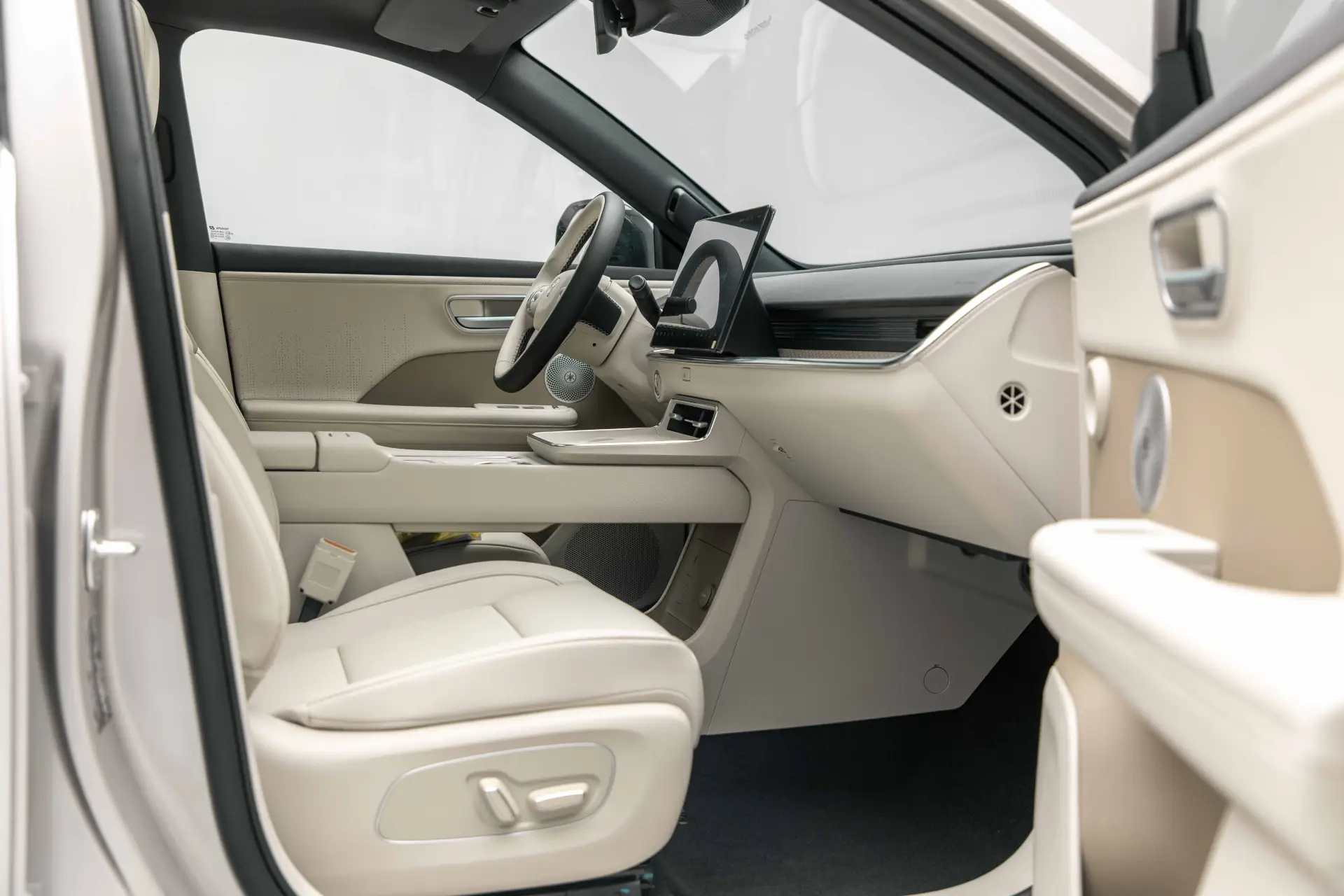 تويوتا bZ3 2025