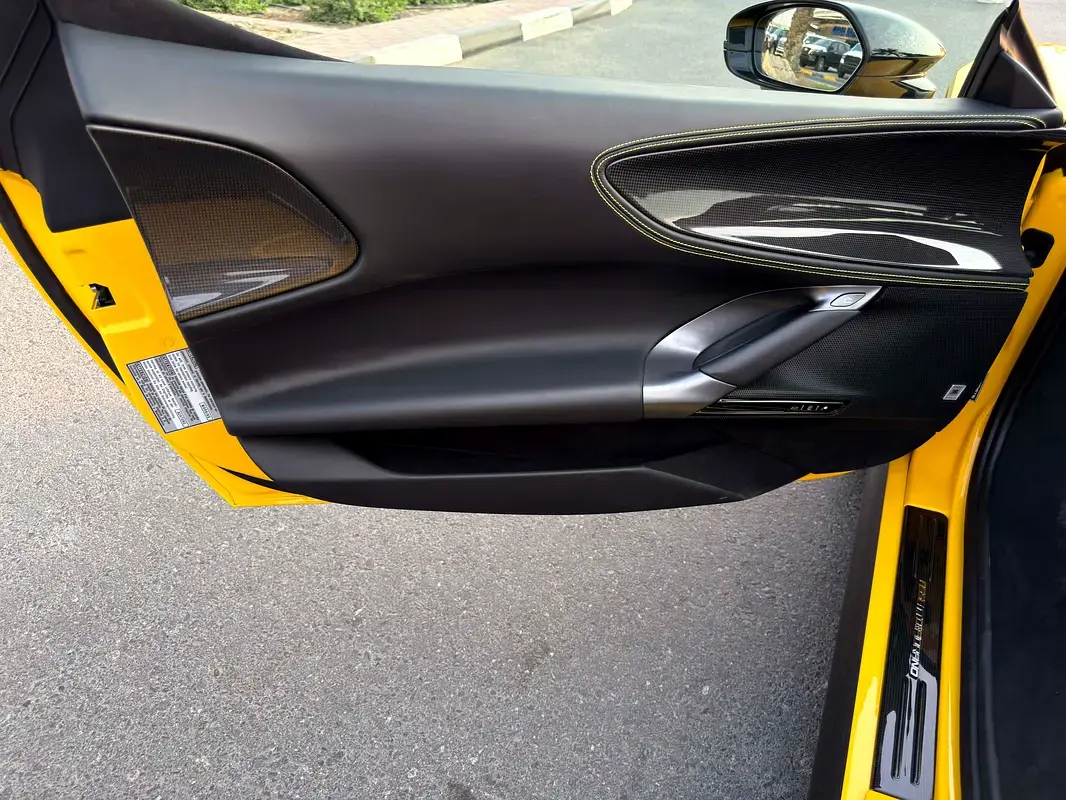 فيراري SF90 سبيدر 2023