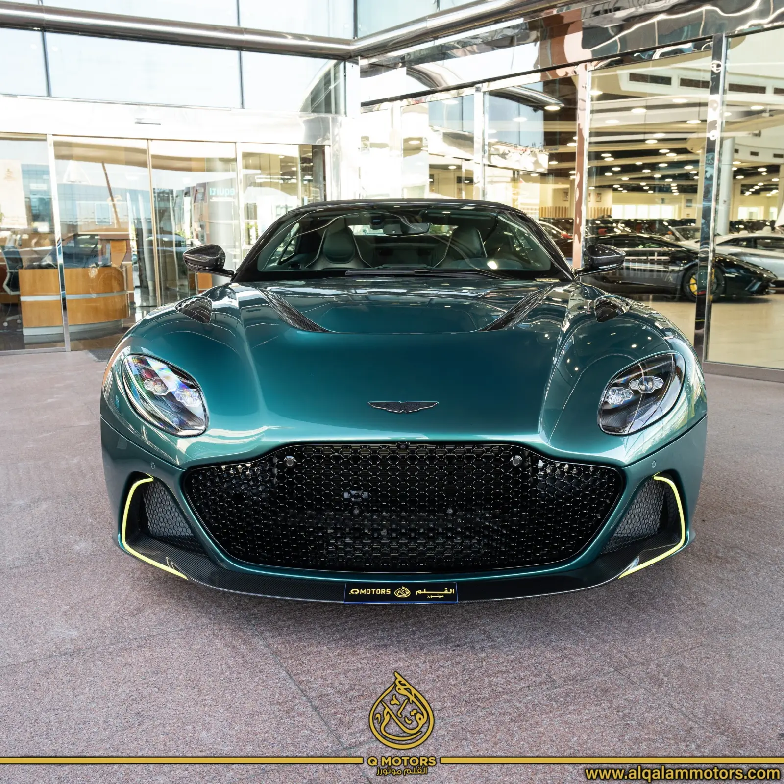 Aston Martin DBS 2023