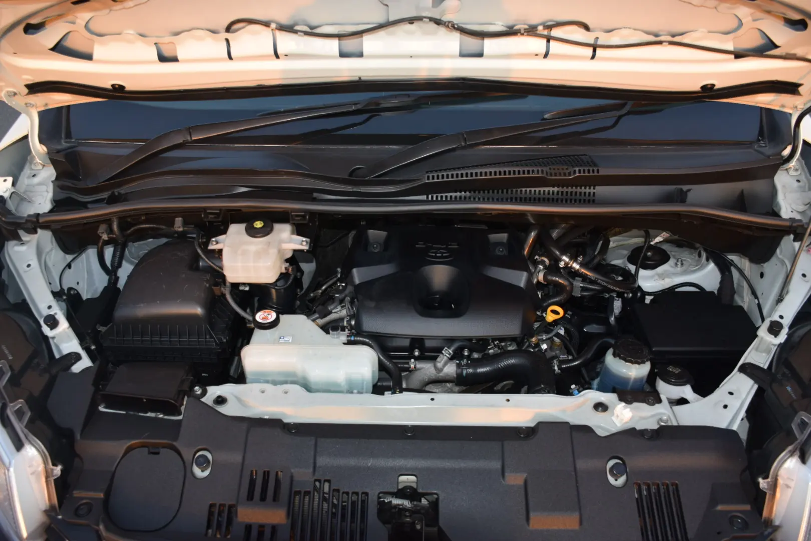 Toyota Hiace 2020 2.8L