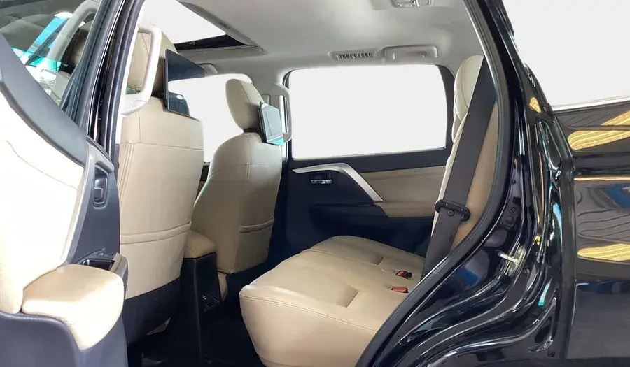 Mitsubishi Montero 2023