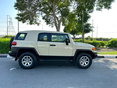 تويوتا اف جي كروزر 2023