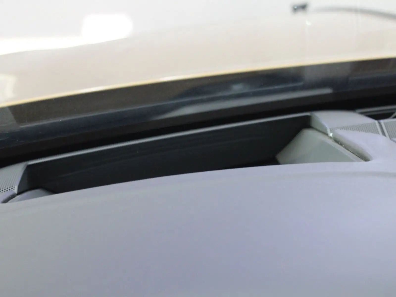 بنتلي أزور 2023