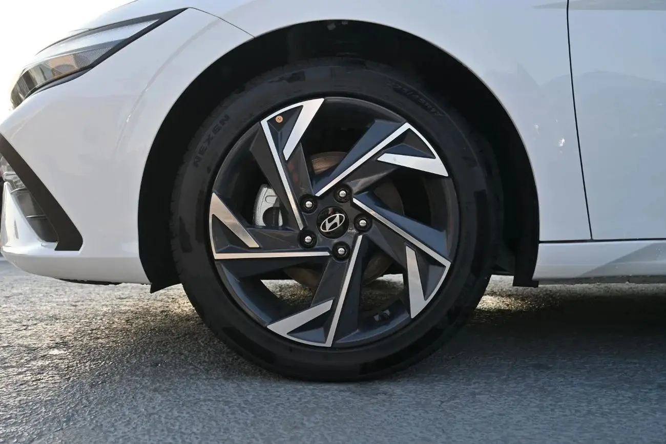 Hyundai Elantra 2025 1.5L