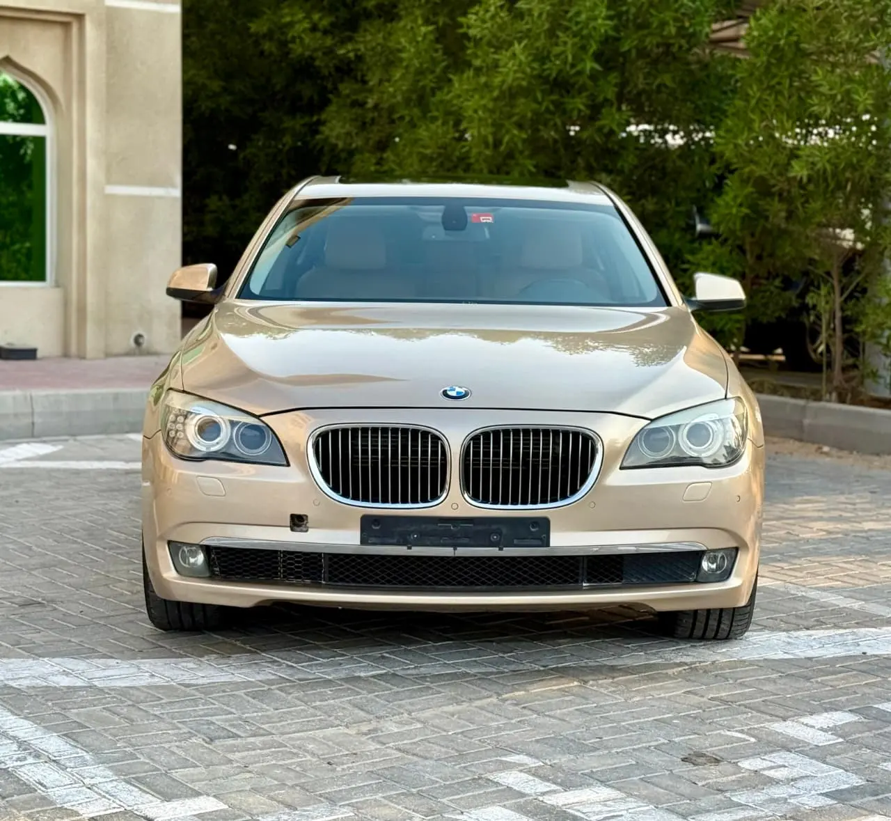 بي أم دبليو i7 2010