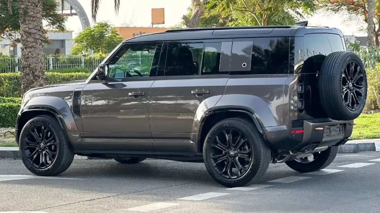 لاند روفر ديفندر 2025 4.4L