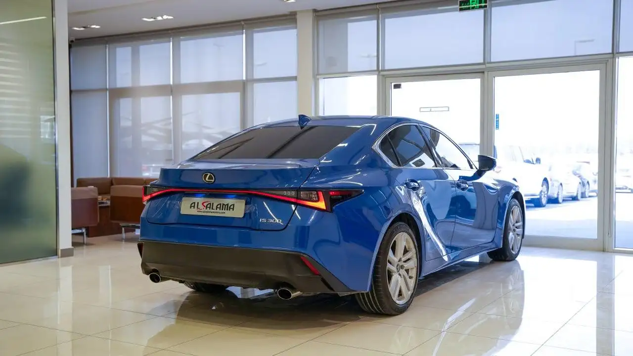 لكزس IS 2021