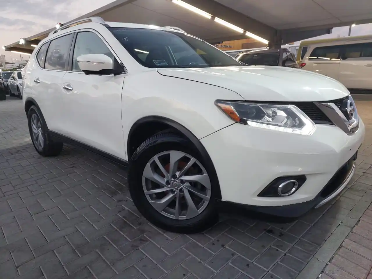 نيسان روج 2016