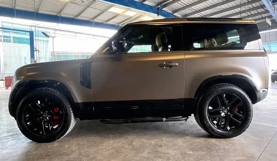 Land Rover Defender 2023