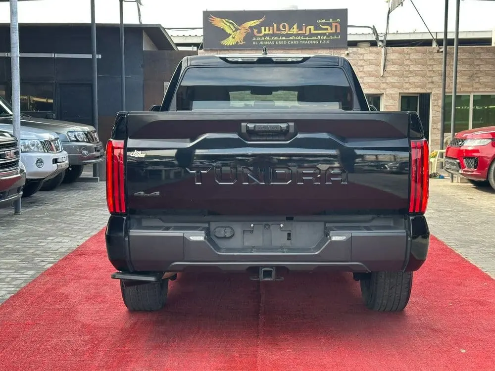 Toyota Tundra 2023 5.7L