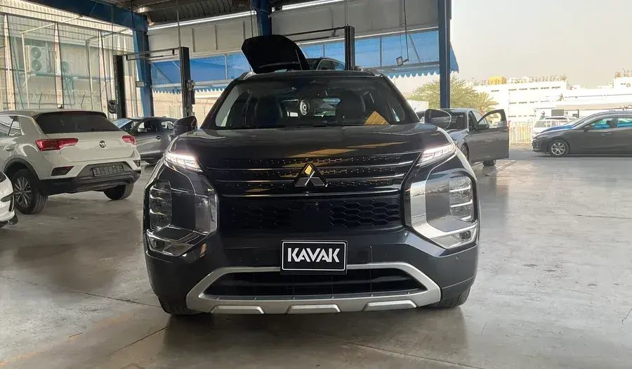 ميتسوبيشي أوتلاندر فيف 2025