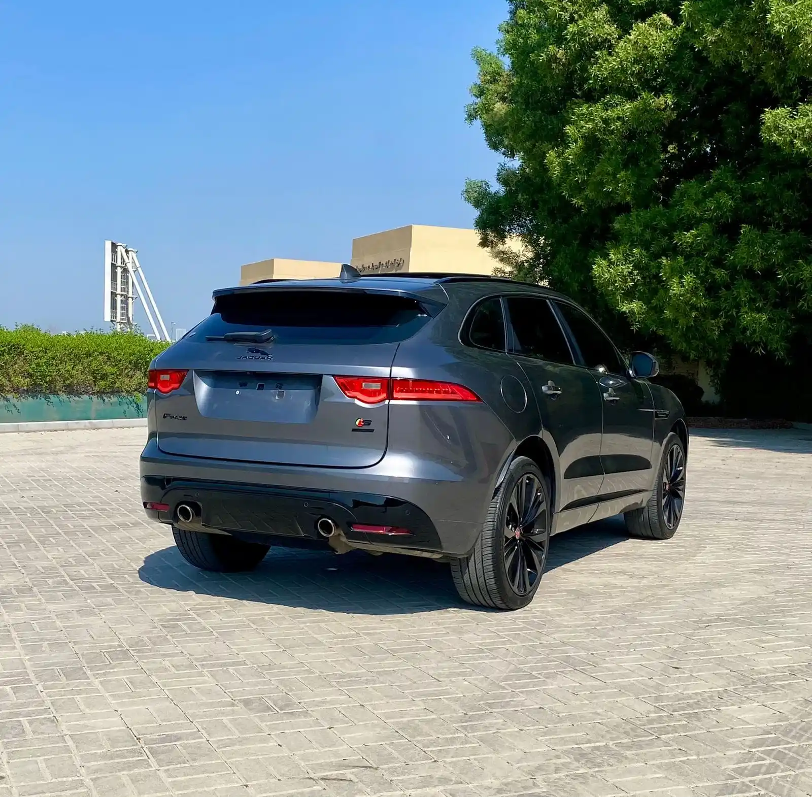 جاكوار F Pace 2017