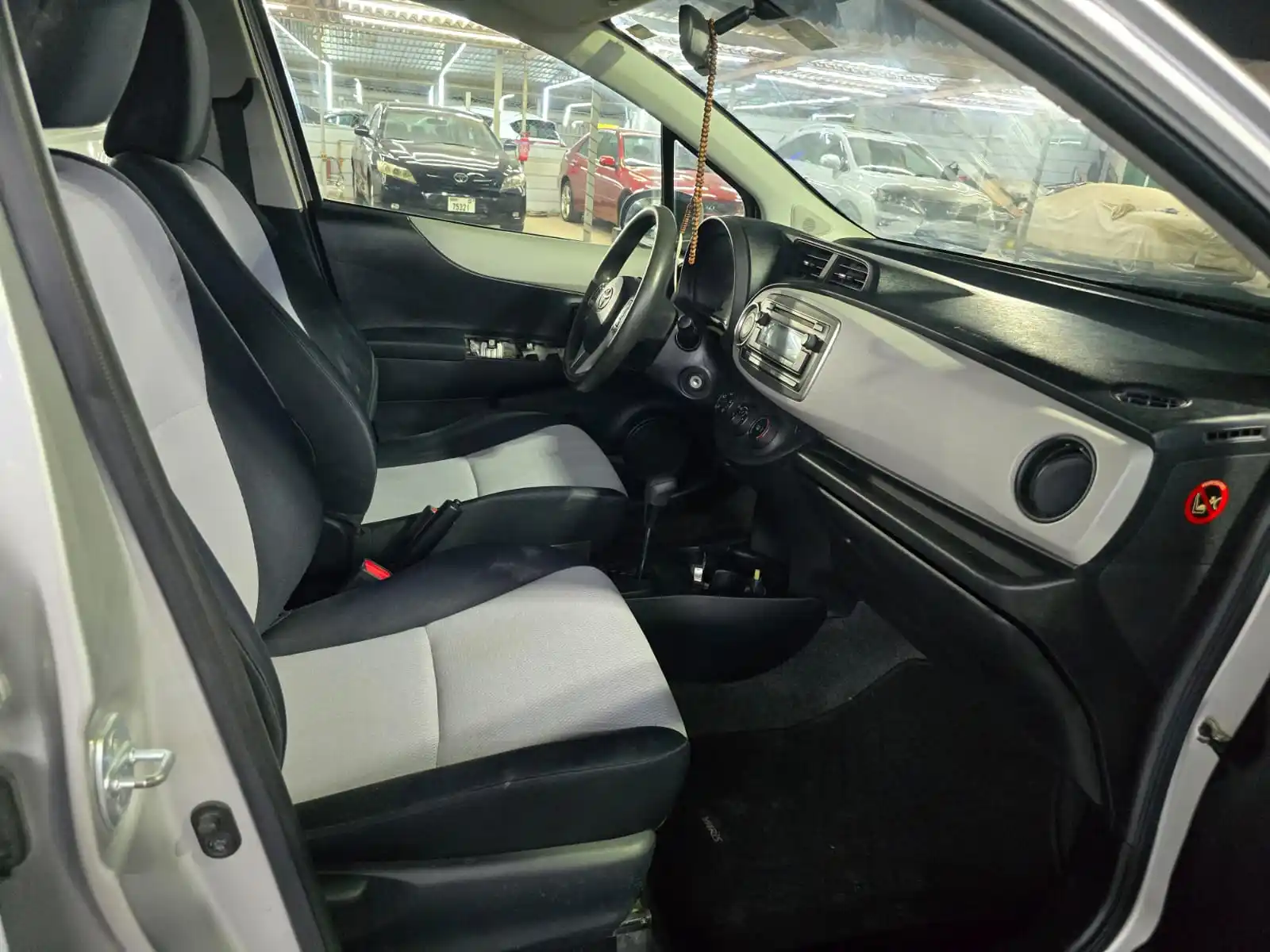 تويوتا يارس 2012