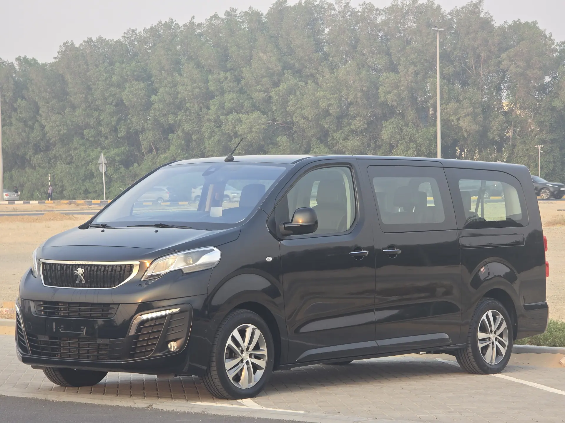 بيجو ترافلر 2020