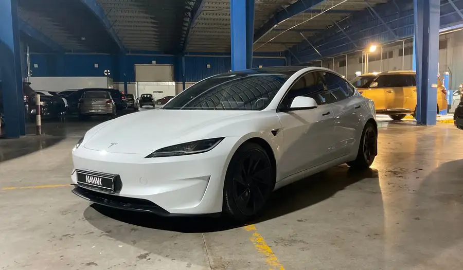 Tesla Model 3 2024
