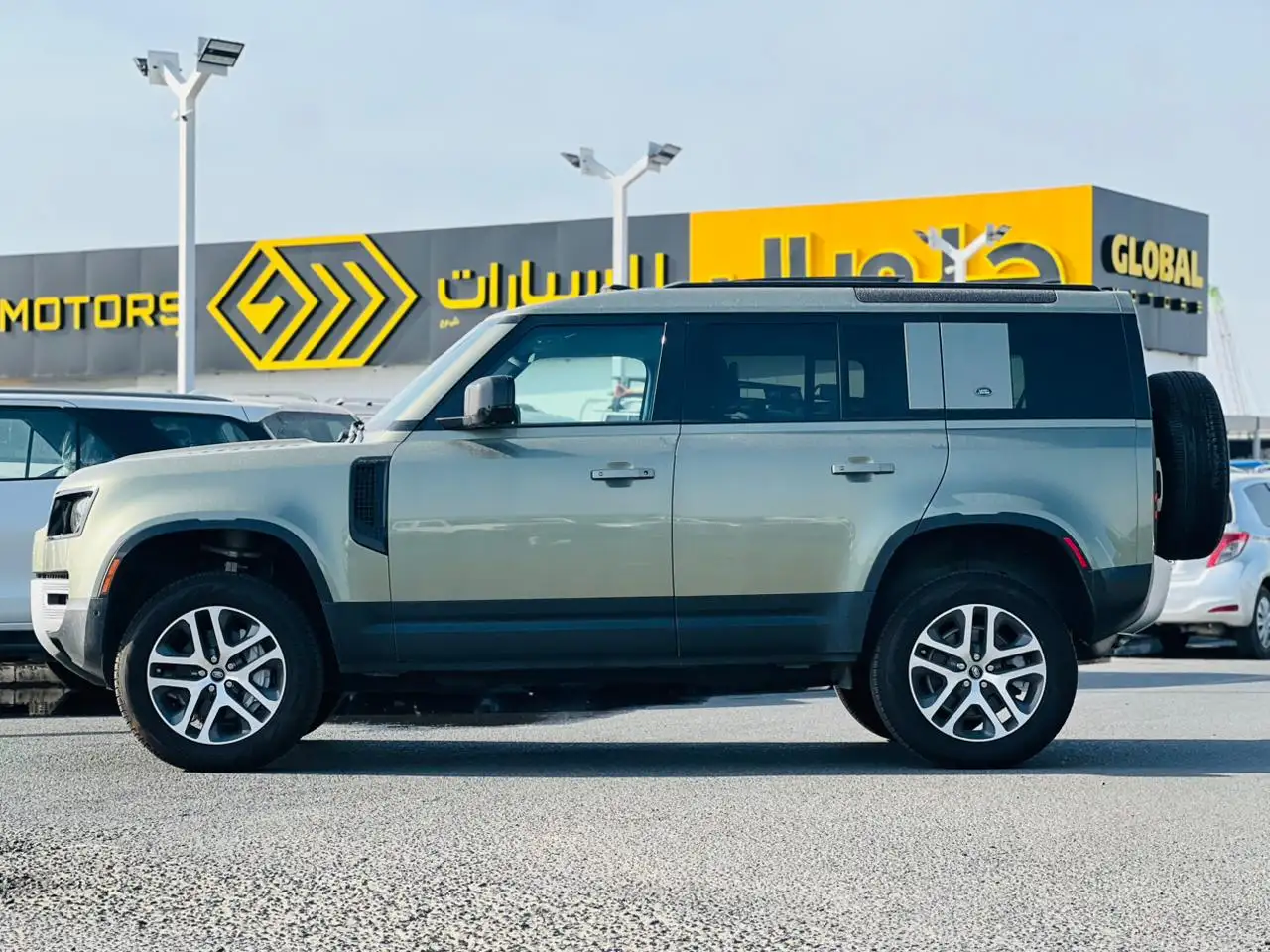 لاند روفر ديفندر 2023 2.5L