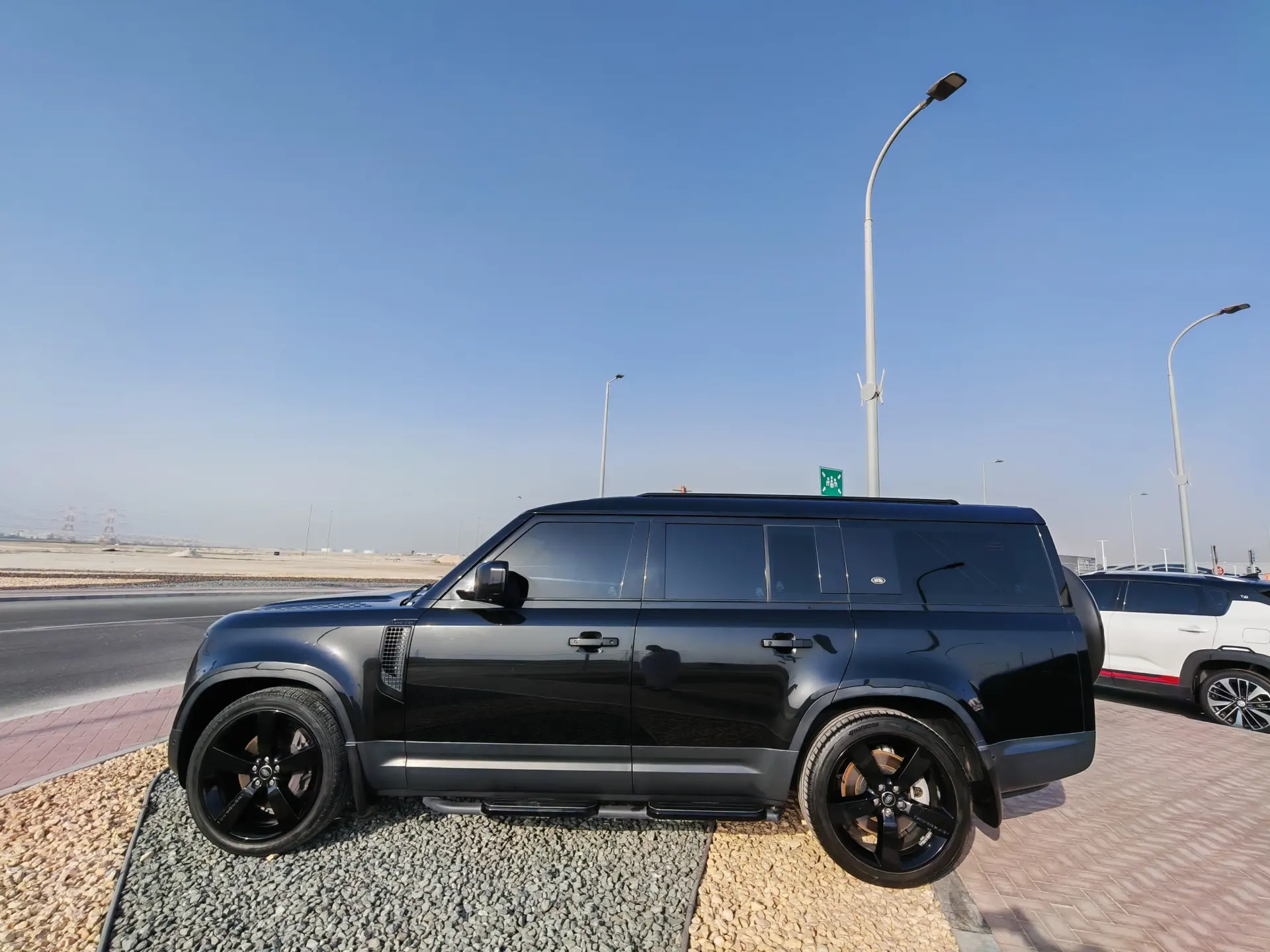 Land Rover Defender 2023