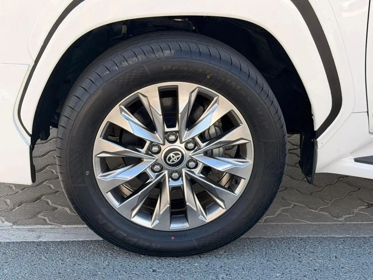 Toyota Land Cruiser 2024 3.3L